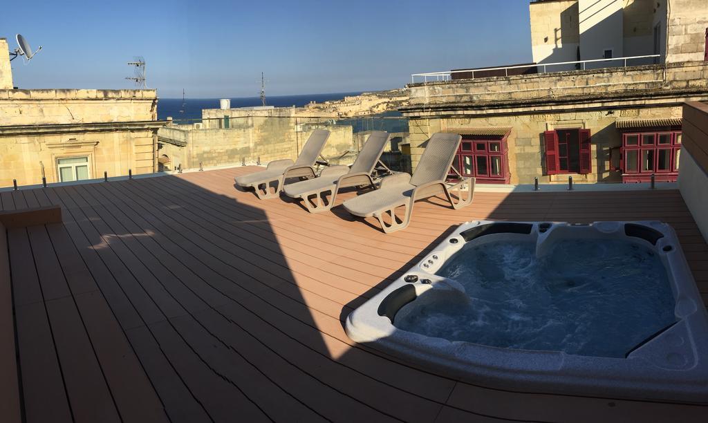 Valletta Luxe 3-Bedroom Duplex Penthouse With Sea View Terrace And Jacuzzi Valeta Exterior foto