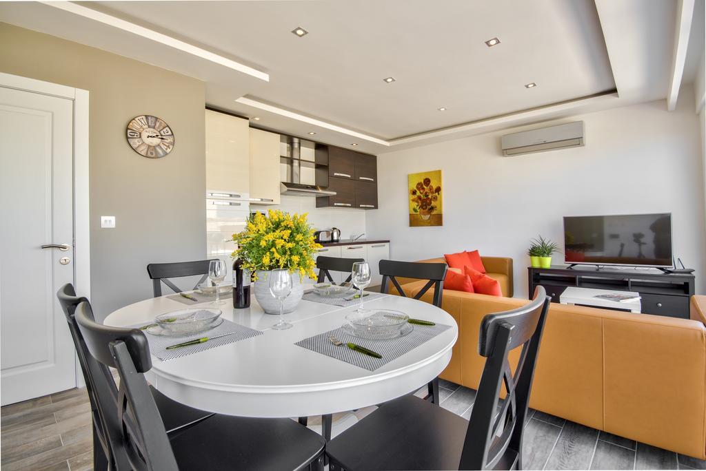 Valletta Luxe 3-Bedroom Duplex Penthouse With Sea View Terrace And Jacuzzi Valeta Exterior foto